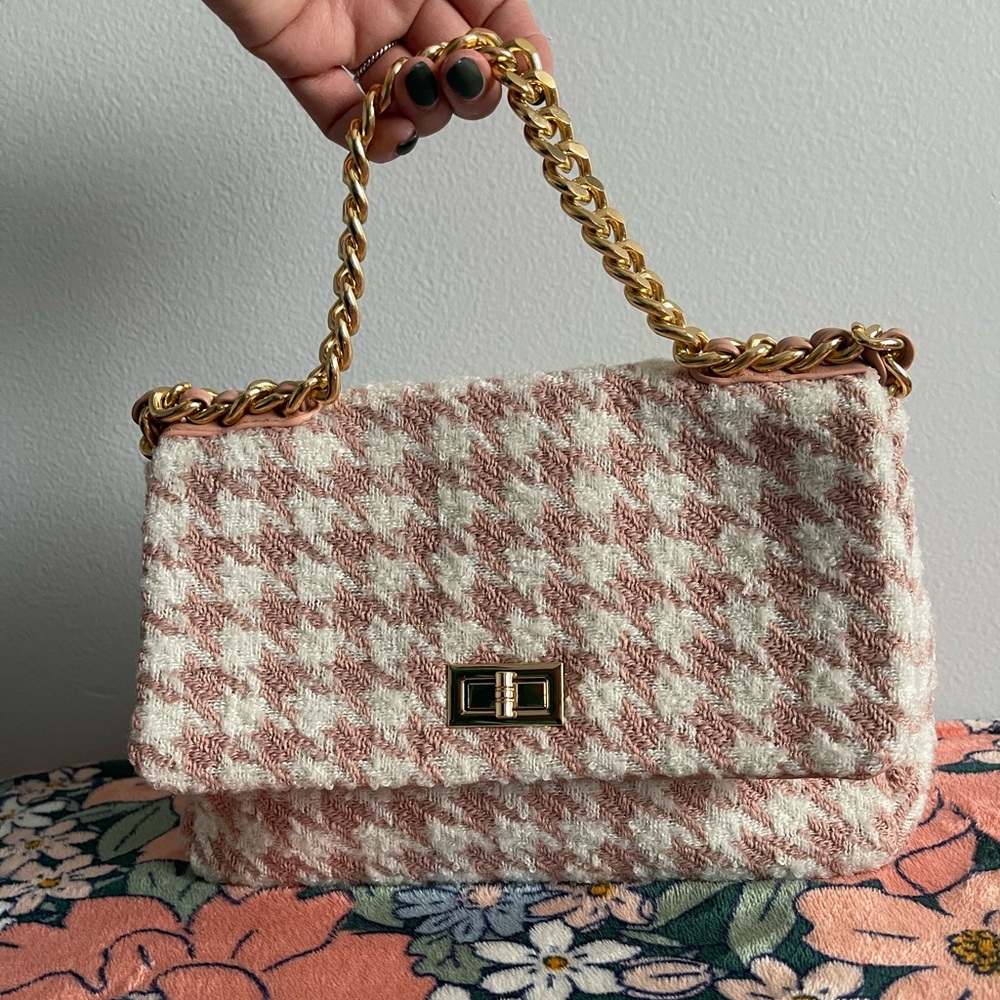 Stylish Pink and Cream Houndstooth Shoulder Bag